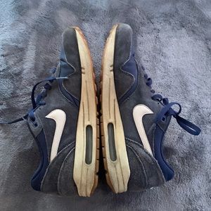 AIR MAX 1 ESSENTIAL 'NAVY SAIL GUM'